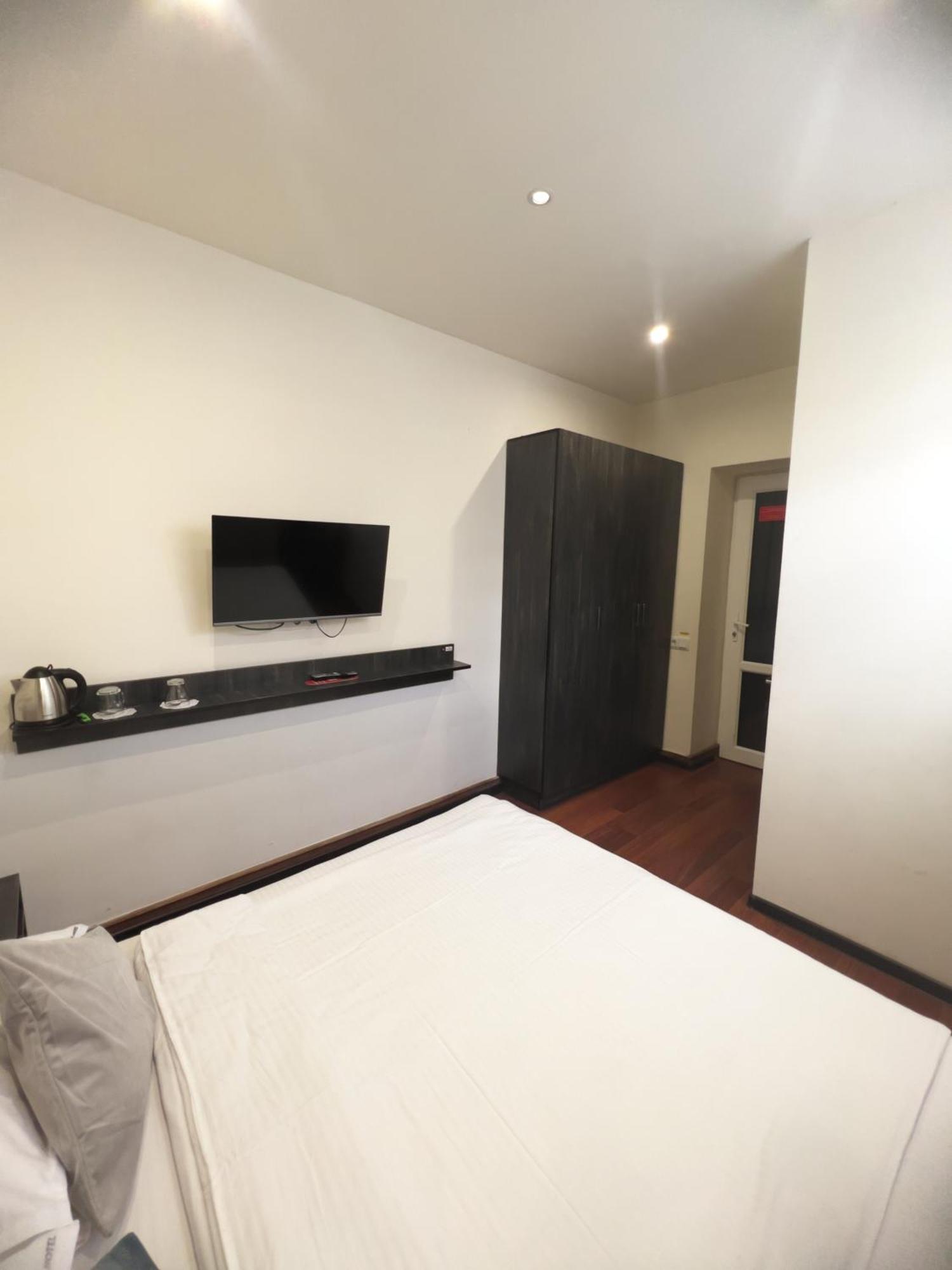 Nava Hotel Yerevan Room photo